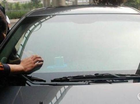 點(diǎn)擊查看詳細(xì)信息<br>標(biāo)題：汽車玻璃 閱讀次數(shù)：2775